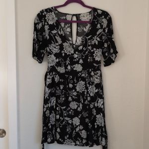 Floral Prints V-neck Dress [M]